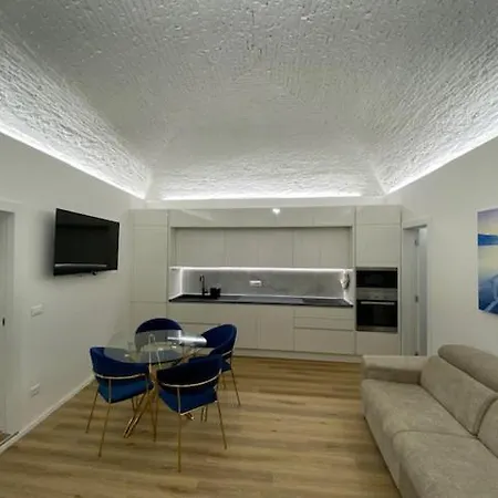 Διαμέρισμα Little White House *